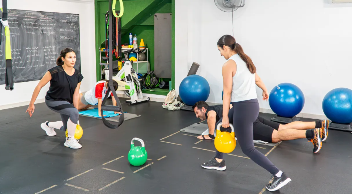 entrenamiento personal grupos reducidos grupo de kettlebell